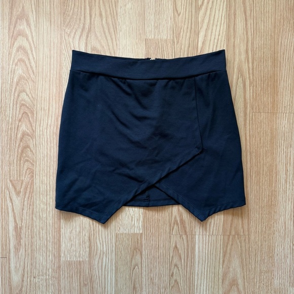 LNA REVOLVE Black Faux Wrap Mini Skirt Size Small - Picture 2 of 5